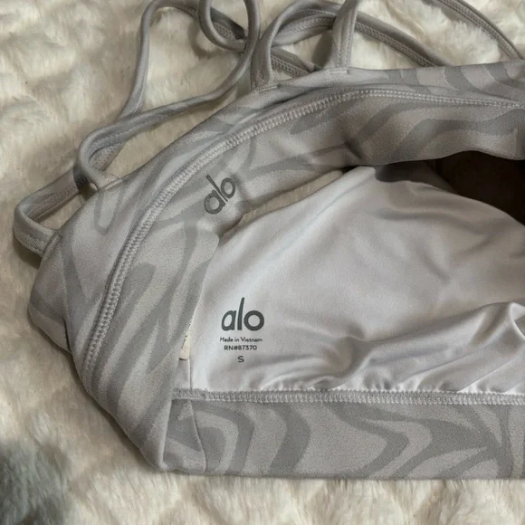 ALO Yoga Work it Out Sports Bra - Picture 3 of 3